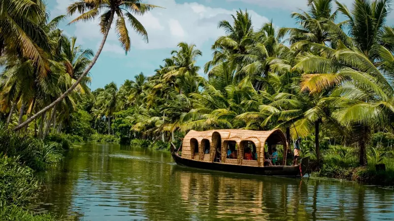 Kerala — Munnar, Thekkady, Alleppey & Kovalam