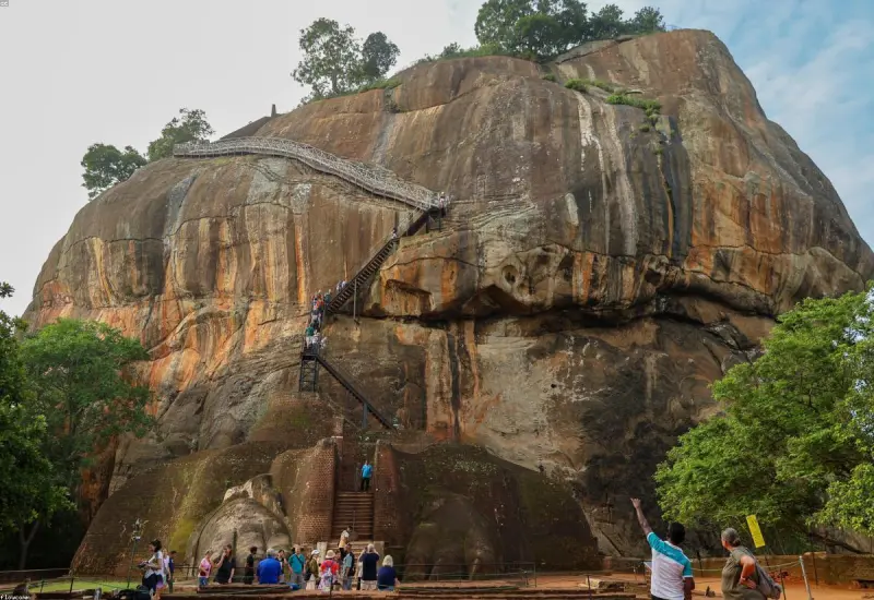 Sri Lanka — Kandy, Tea Country, Ella & Bentota